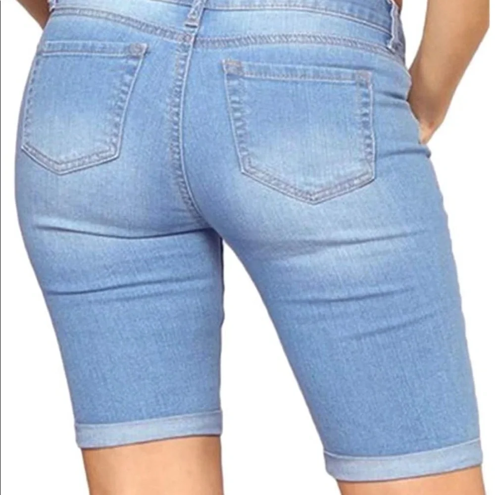 Distressed Cuffed Bermuda Jean Shorts – Light Wash, Size L